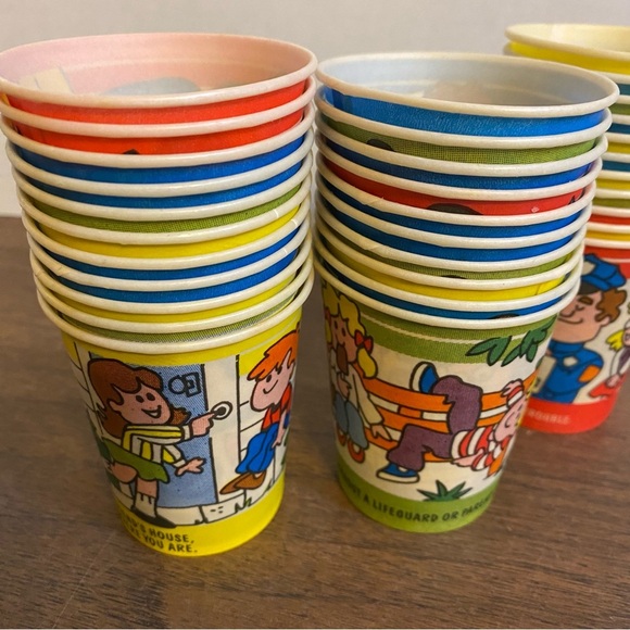 Vintage Dixie Cups 5 Oz "Play Safe" 32 Count Disposable 1986 No Box - Picture 2 of 4